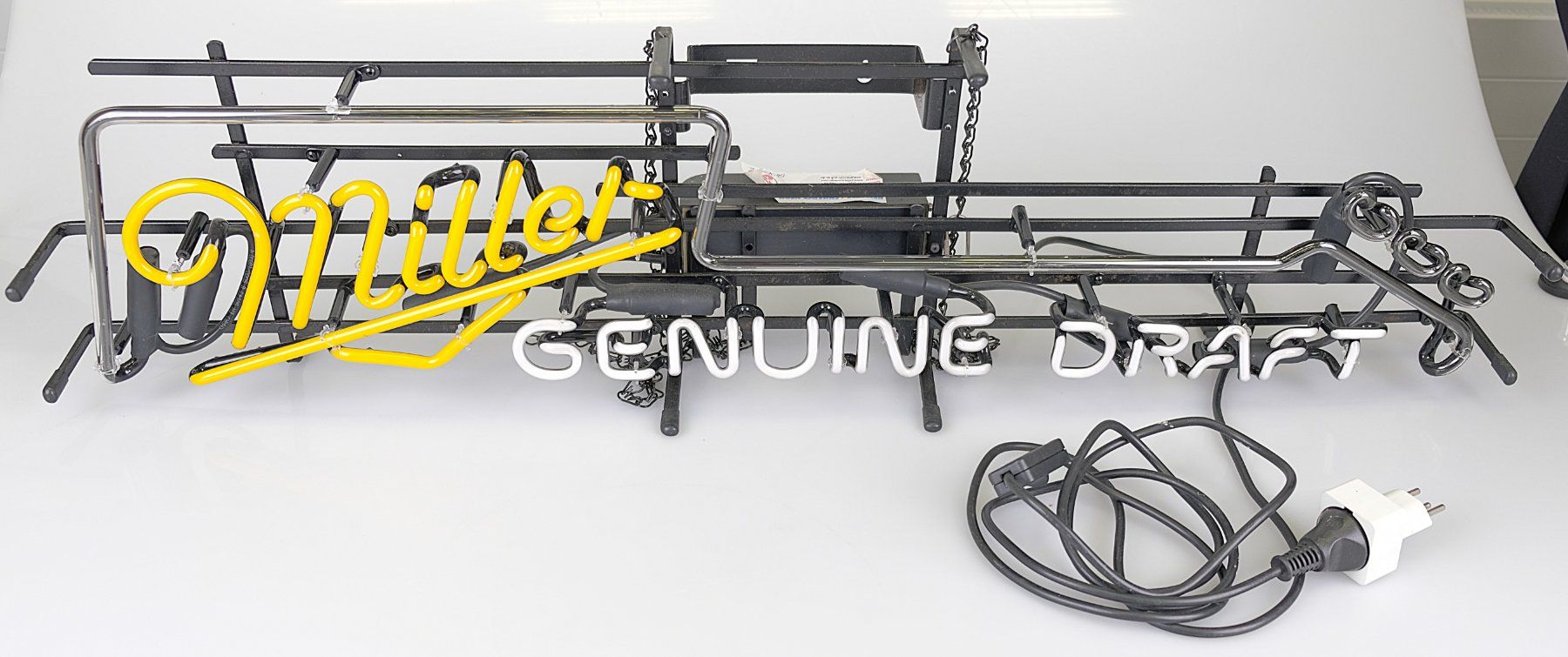 Tutte le decorazioni: Miller Genuine Draft Guitar Neon Sign – Usato da Volketswil venduto da brockipfannenstil 7