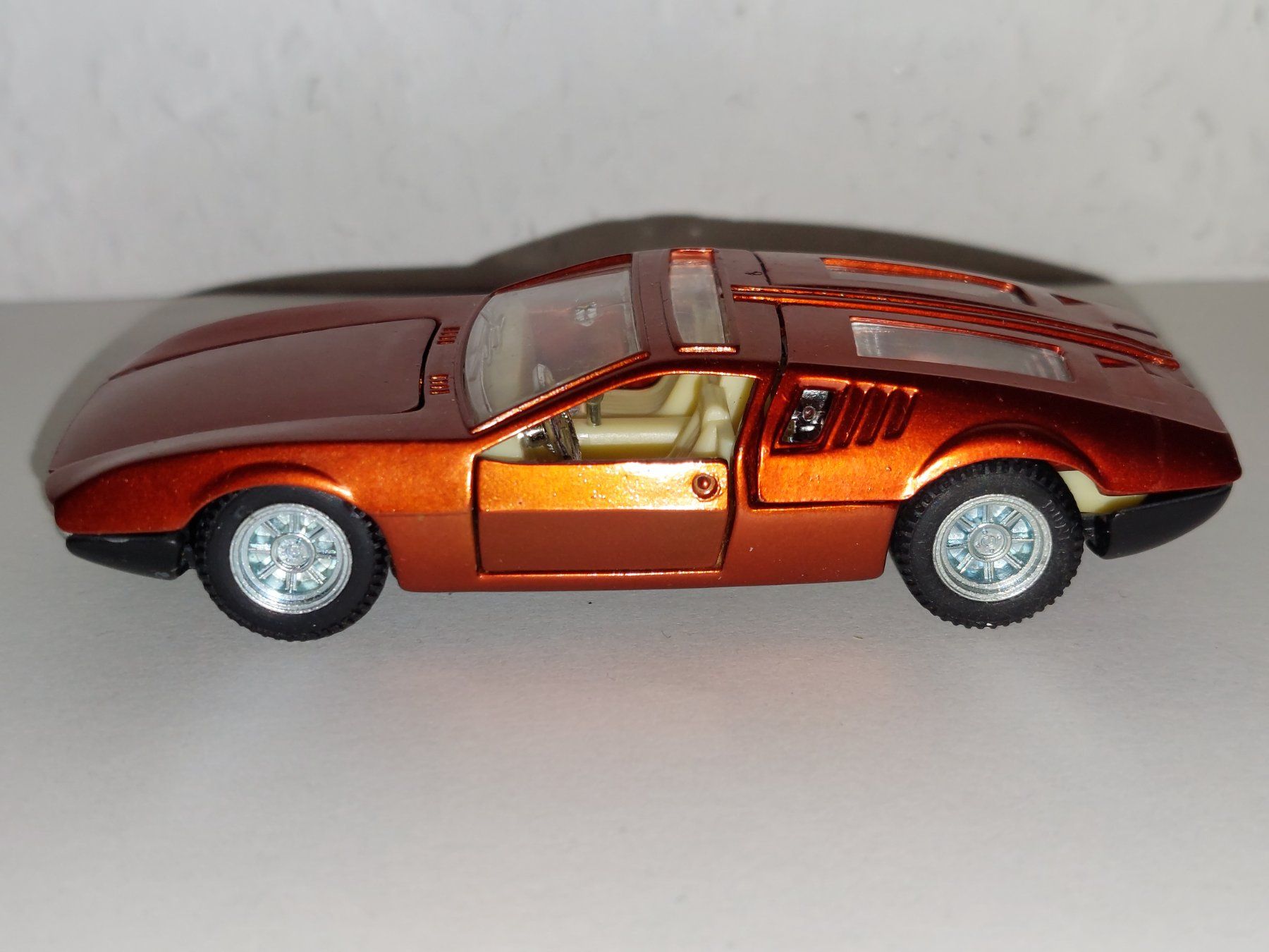De Tomaso Modellautos: De Tomaso Mangusta 1:43 Pilen – Gebraucht aus Diegten von isetta590 1