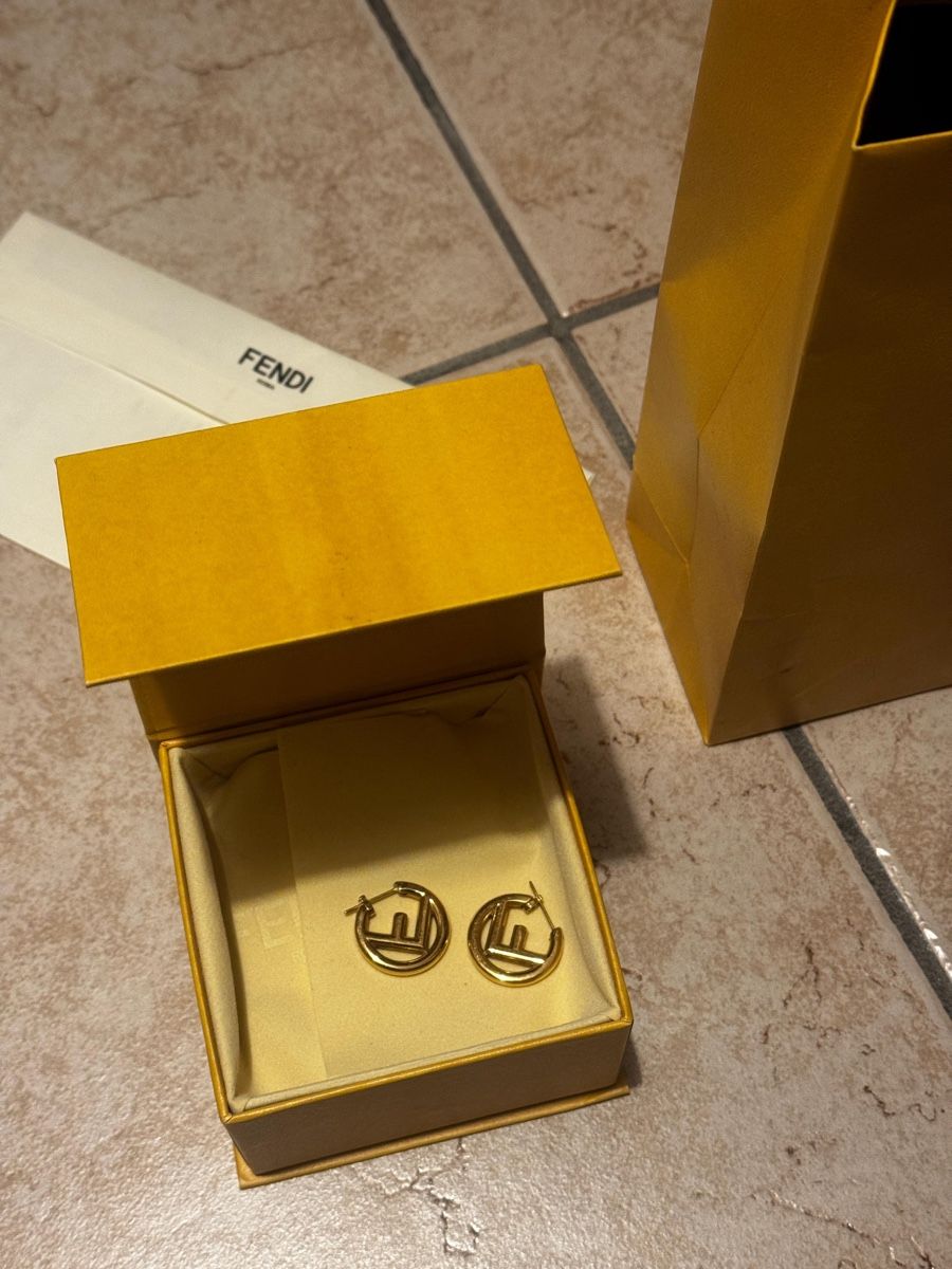 Fendi Orecchini pendenti & Orecchini a lobo: Original Fendi O'Lock Ohrringe – Nuovo e nell'imballaggio originale da Winterthur venduto da lin_5f3h