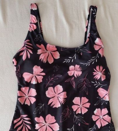 Badeanzug einteilig mit Blumenmuster, Grösse XXL / 44 / 46
