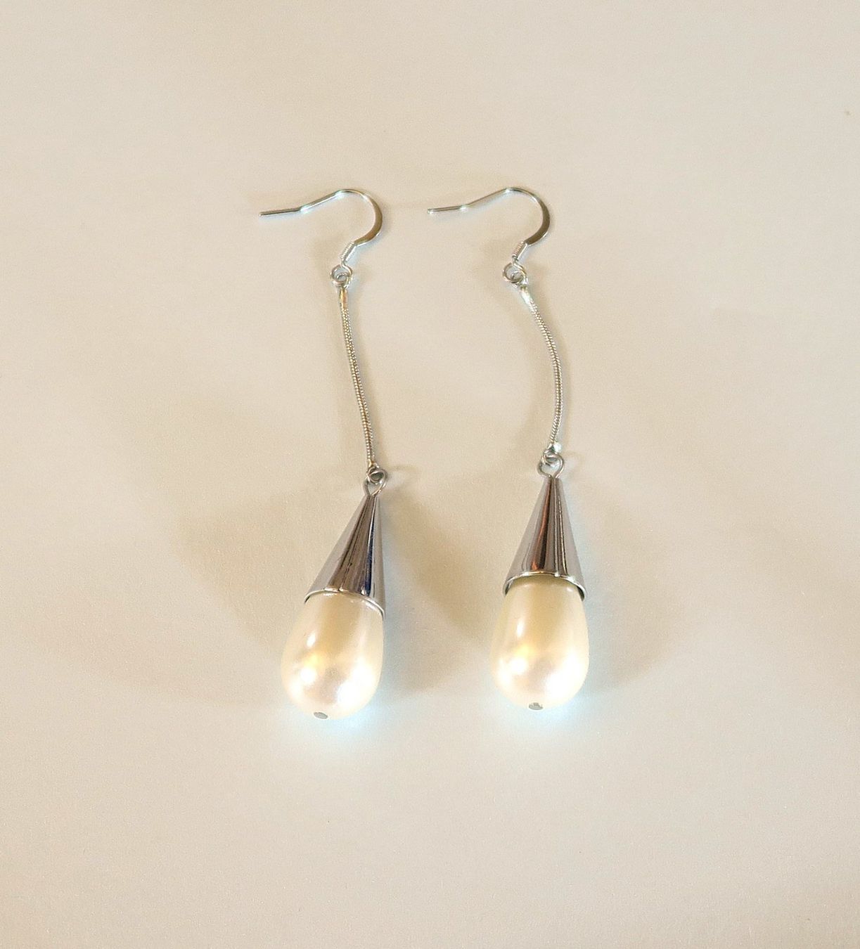 Orecchini pendenti & Orecchini a lobo: Elegante Ohrhänger mit Wachs-Perlen – Usato da Brittnau venduto da marlenestone