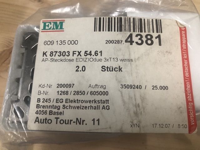 Spine: Elektro-Abdeckplatten, Rahmen, Steckdosen und Schalter – Usato da Röschenz venduto da Prydwynn 5