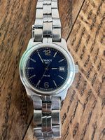 Tissot PR 50 mit blauem Zifferblatt und Edelstahlarmband