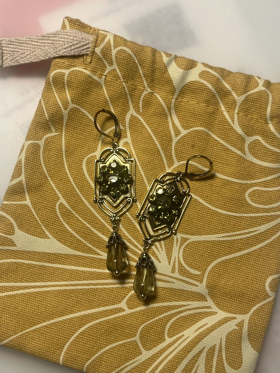 Boucles d'oreille: Pendant earrings – D'occasion à Vezia par chi_byp8 2