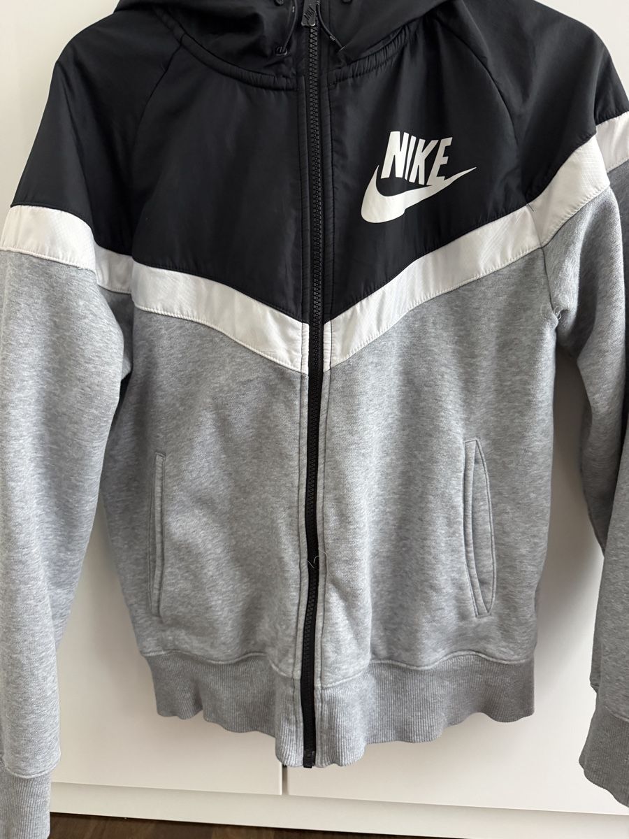 Nike Jacken: Nike Jacke – Gebraucht aus Pratteln von sarax3.-
