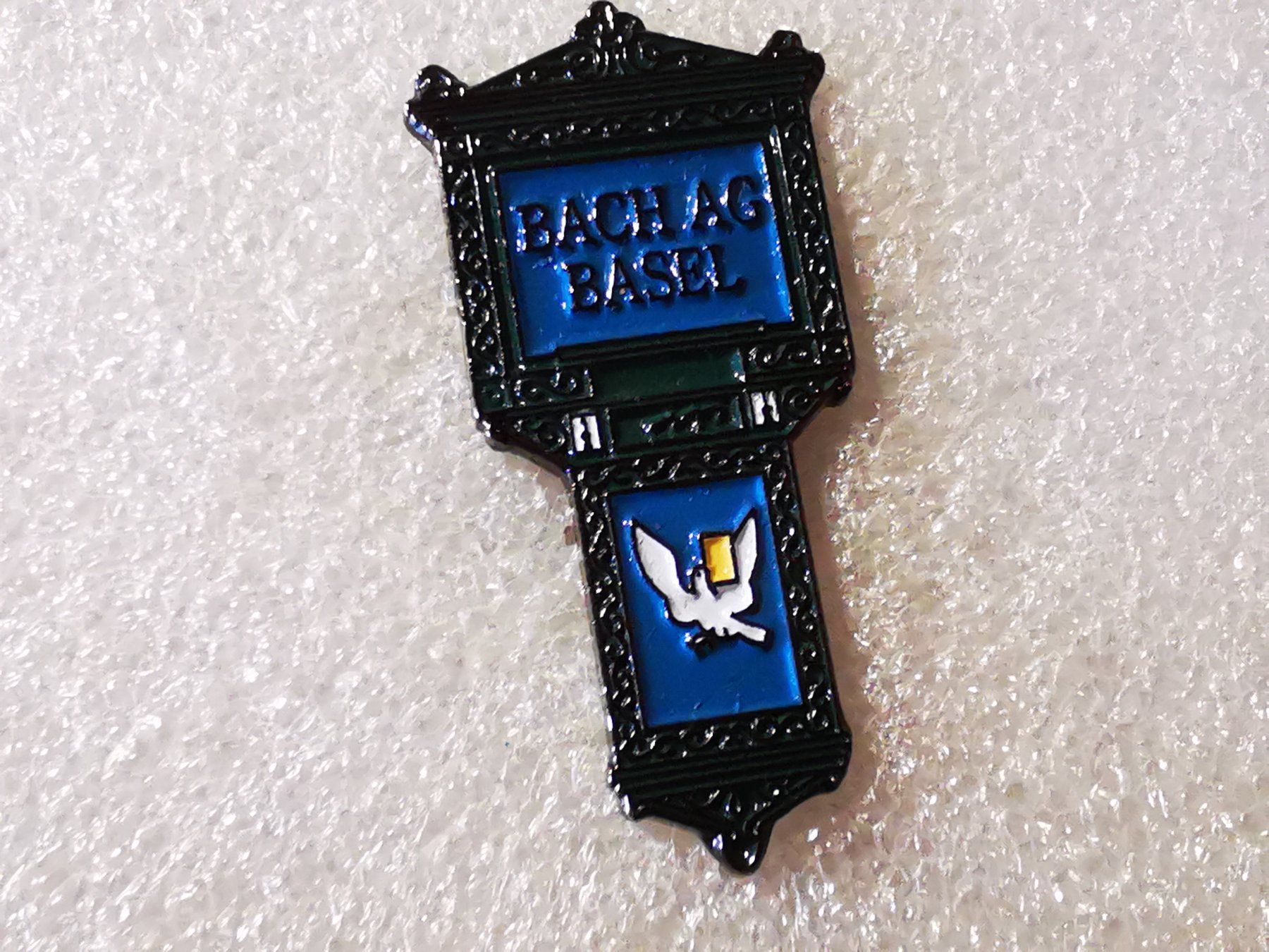 Placchette & Badge: Ansteckpin 156: Bach AG Basel – Usato da Oppligen venduto da Pin-Fall-Shop