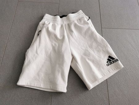 Neue Adidas Hosen