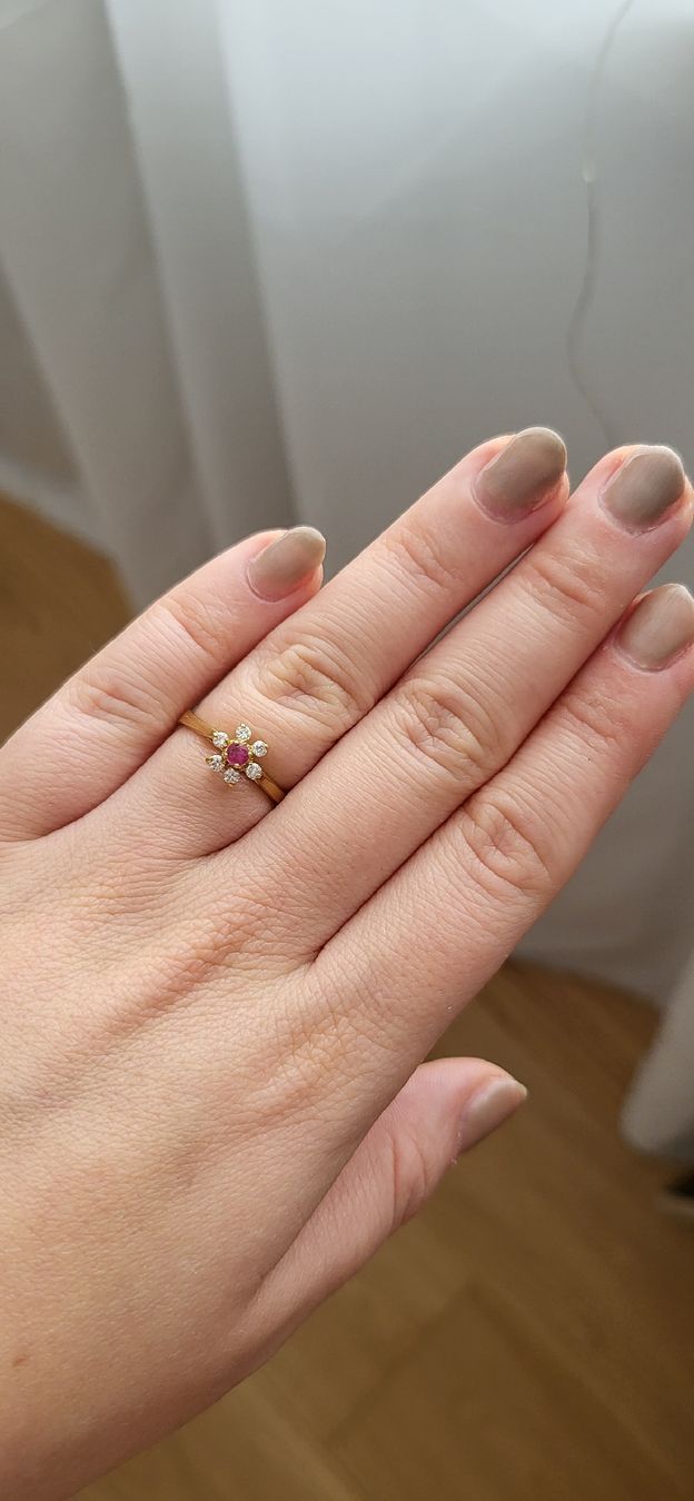 Bagues: Süsser Blumenring mit 1 Rubin  – Neuf (Voir description) à Unterägeri par Altgoldschmuck 4
