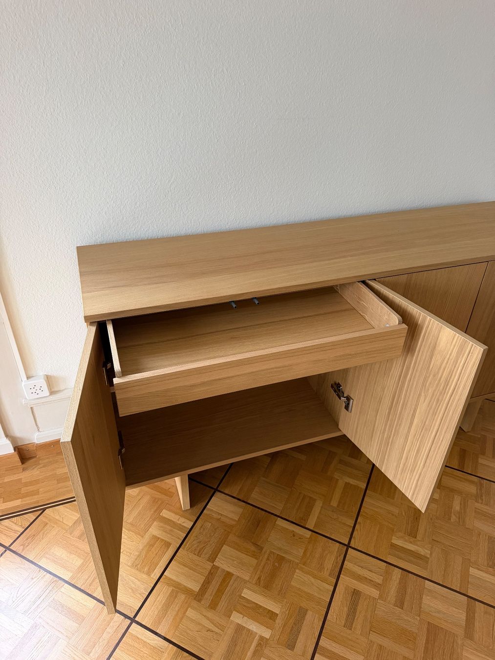 Cassettiere: IKEA STOCKHOLM 2025 Sideboard Eichenfurnier – Usato da St. Gallen venduto da mai_2rt7 4