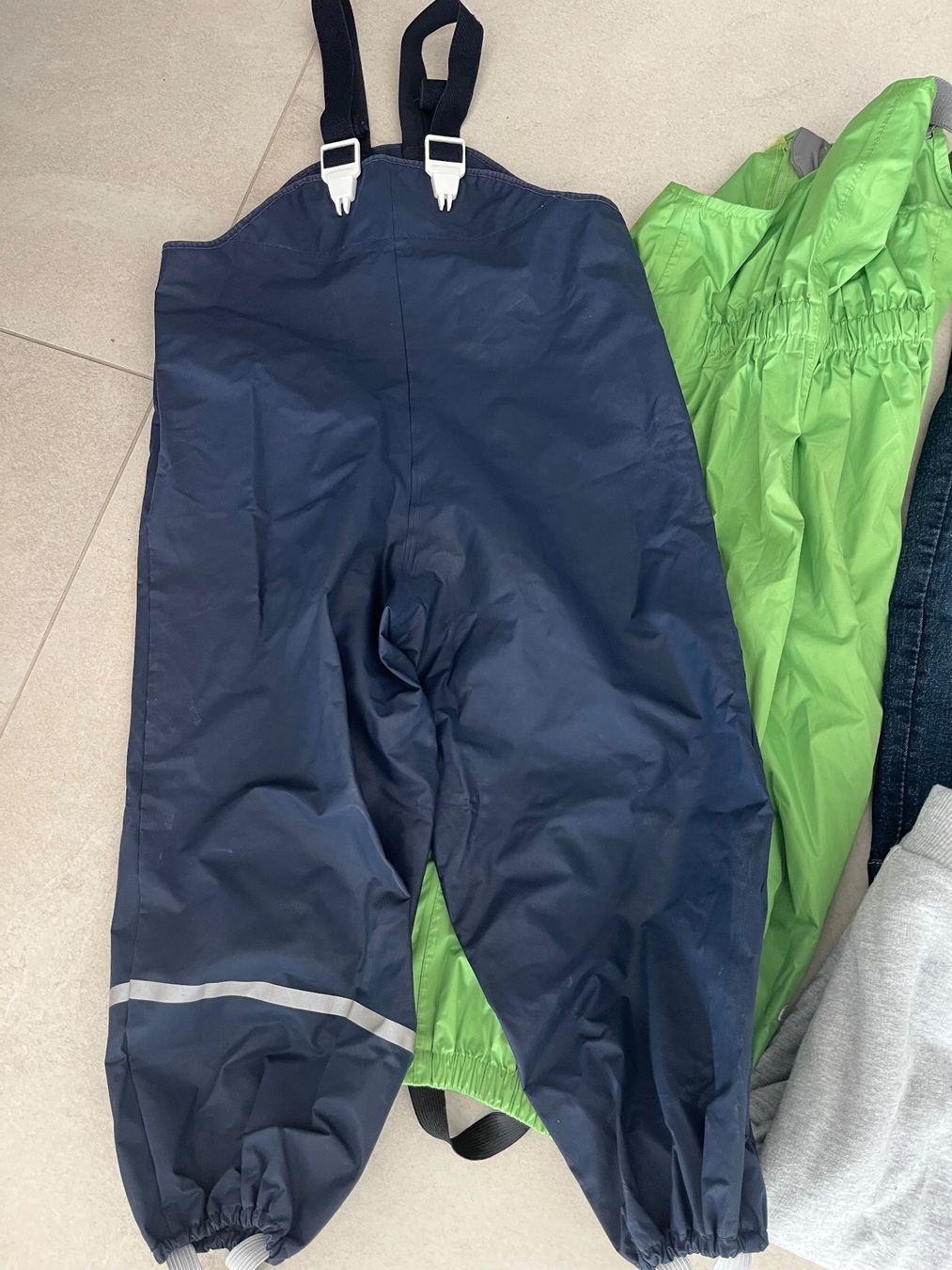 Lotti & Set di vestiti: Kleiderpaket Junge Grösse 98 – Usato da Giubiasco venduto da martellino78