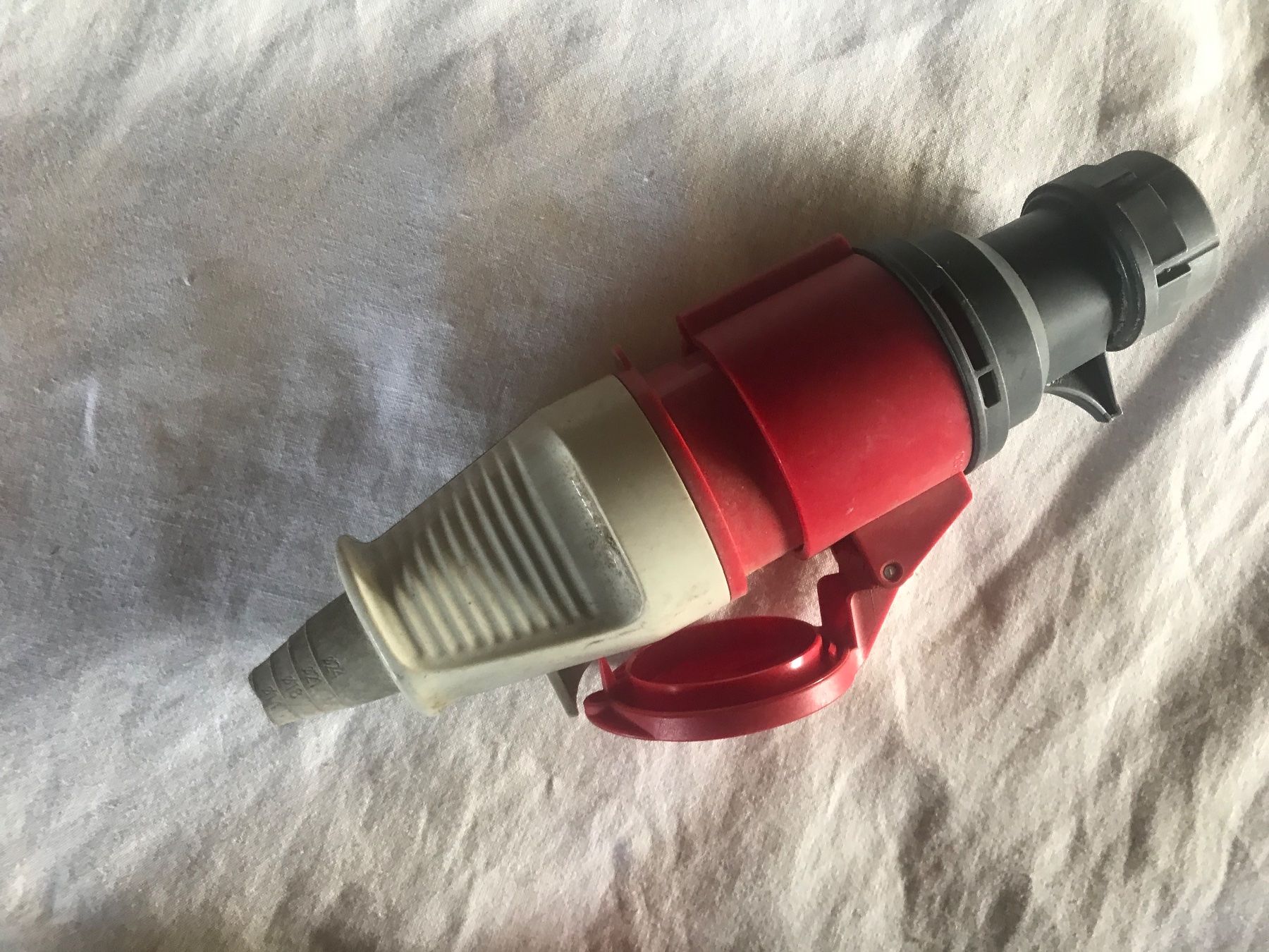 Fiches d'alim.: 32 A - 5 Pols EU Stecker – D'occasion à Eichberg par Ranney 1