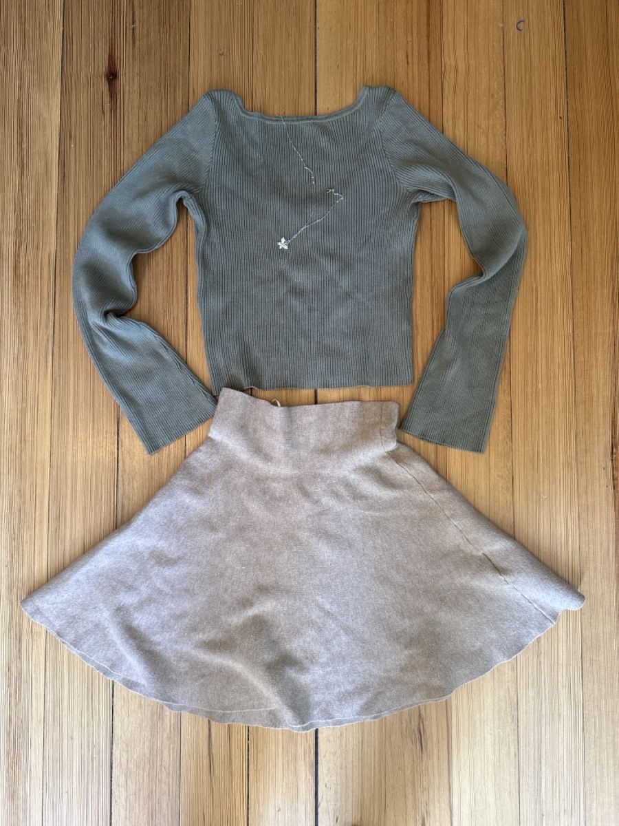 Lotti di vestiti: Jupe und Pulli gr S – Usato da Solothurn venduto da var002