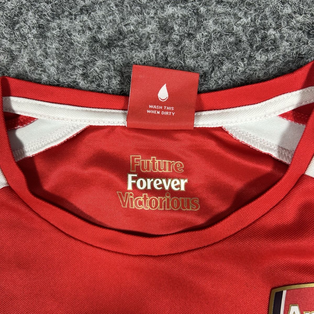Arsenal Scarpe, pantaloni & magliette da ginnastica: Arsenal Puma kids 140 – Nuovo (secondo la descrizione) da La Sagne NE venduto da Matlasape 3