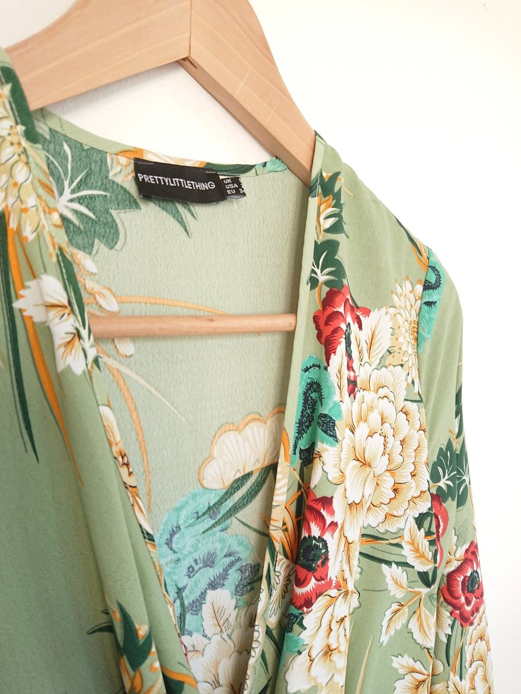 Vestiti: Damen Kleid PRETTYLITTLETHING Gr. 34 Hellgrün – Usato da Hallau venduto da CHACLA 3