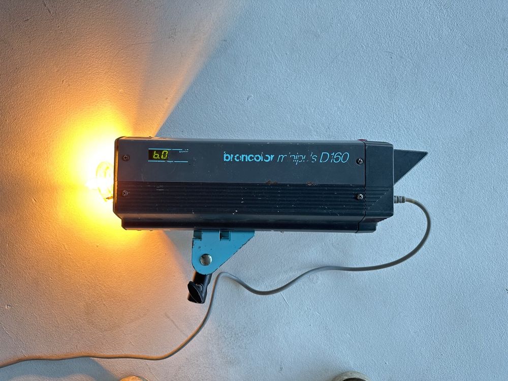 Deux Flashs Broncolor Minipuls C200 1500J – Monolights Bleu D’occasion