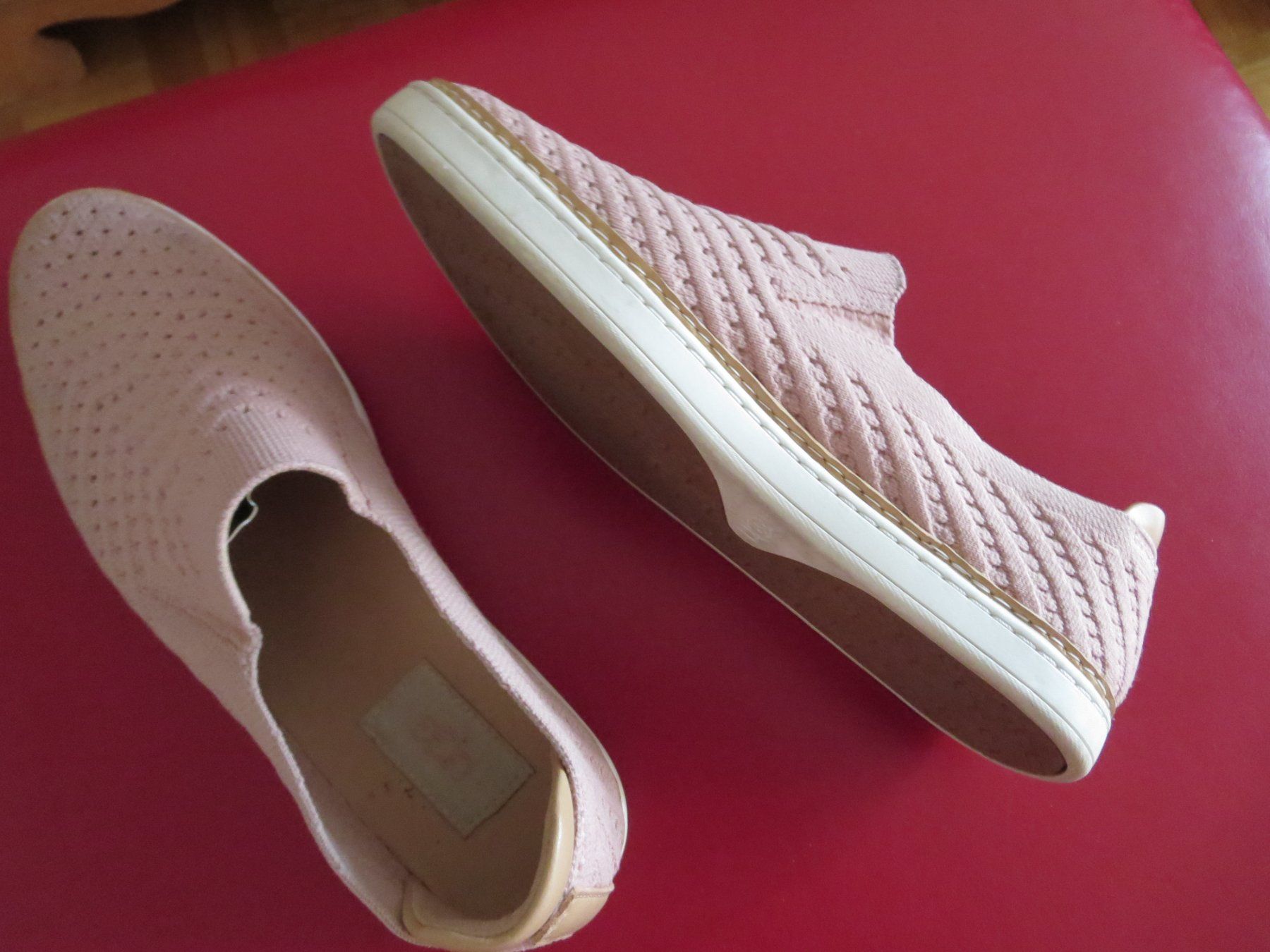 Ugg Damenschuhe: UGG Damen Textile Sneaker /Gr. 39 – Gebraucht aus Wallisellen von Arvenstube 3