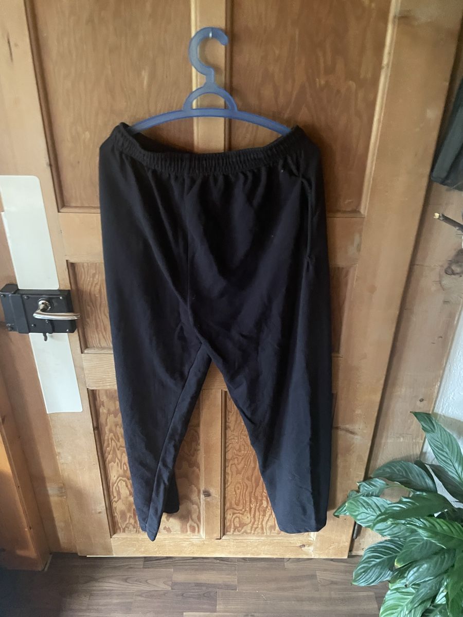 Pantalons: Schwarze Trainerhose – Neuf (Voir description) à Lenk im Simmental par banane50626 1