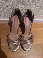 Gold Glitzer High Heels