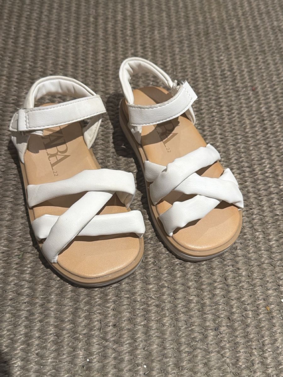 Zara Scarpe per ragazze: Zara Sandalen Grösse 22  – Nuovo e nell'imballaggio originale da Obersaxen venduto da jen_6dnw