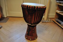 A vendre beau Djembe professionnel très bon état avec fourre