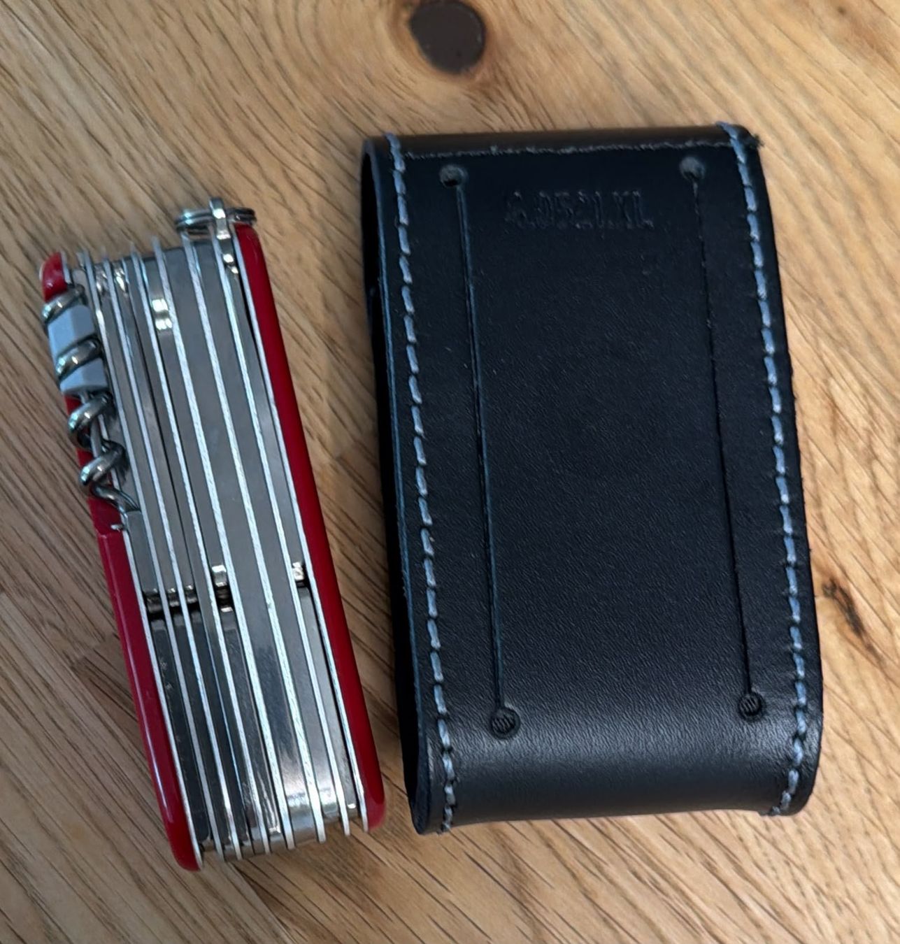 Victorinox Coltelli tascabile: VICTORINOX TASCHENMESSER MIT ETUI – Nuovo (secondo la descrizione) da Zürich venduto da Frei-Occasionen 2