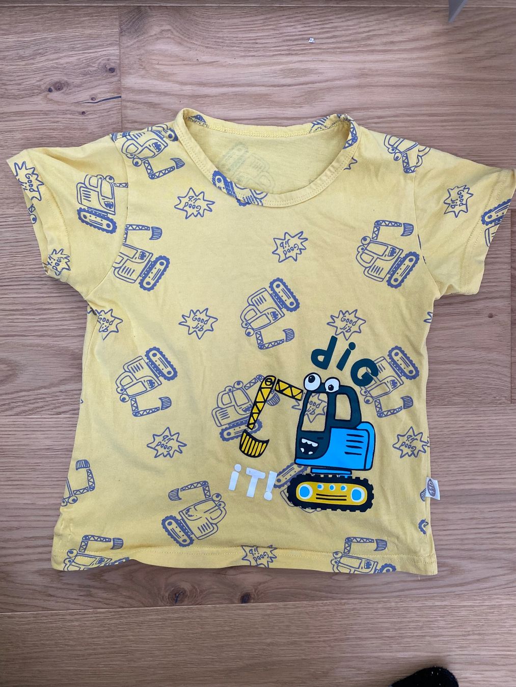 Hemden, T-Shirts & Polos: Bagger T-Shirt Grösse 110 – Gebraucht aus Einsiedeln von PaedeK84