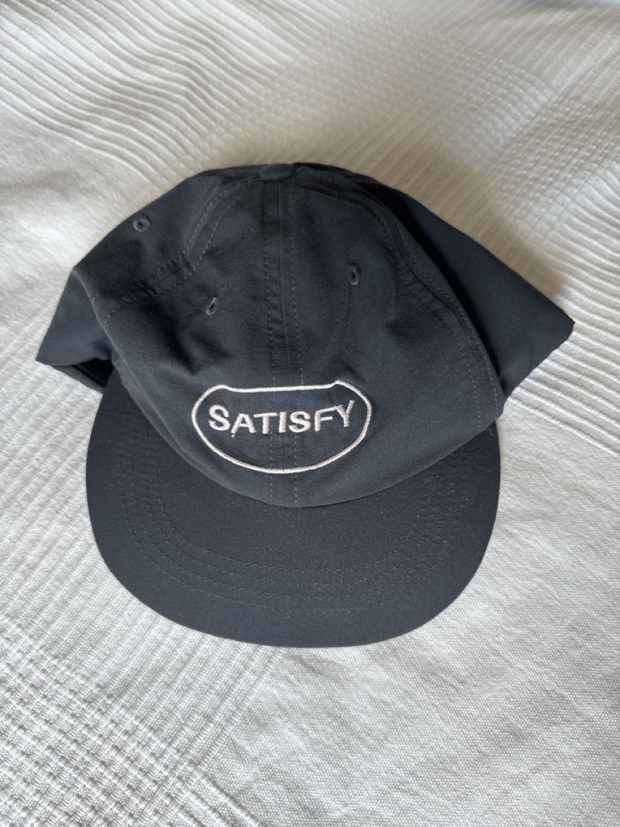 Satisfy Copricapi, berretti & cappellini: Satisfy running cap – Usato da Zürich venduto da pheoebephilo 1