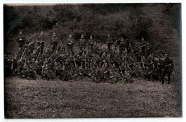 Kompanie macht Rast, um 1910, Ort unbekannt