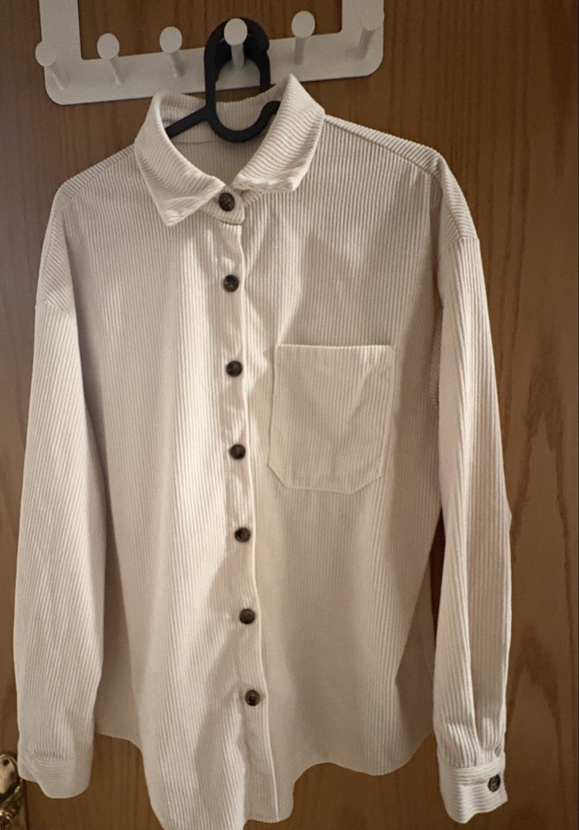 Camicette: Trendige Cordbluse in Creme  NEUWERTIG  – Usato da Altdorf UR venduto da nemio.shop
