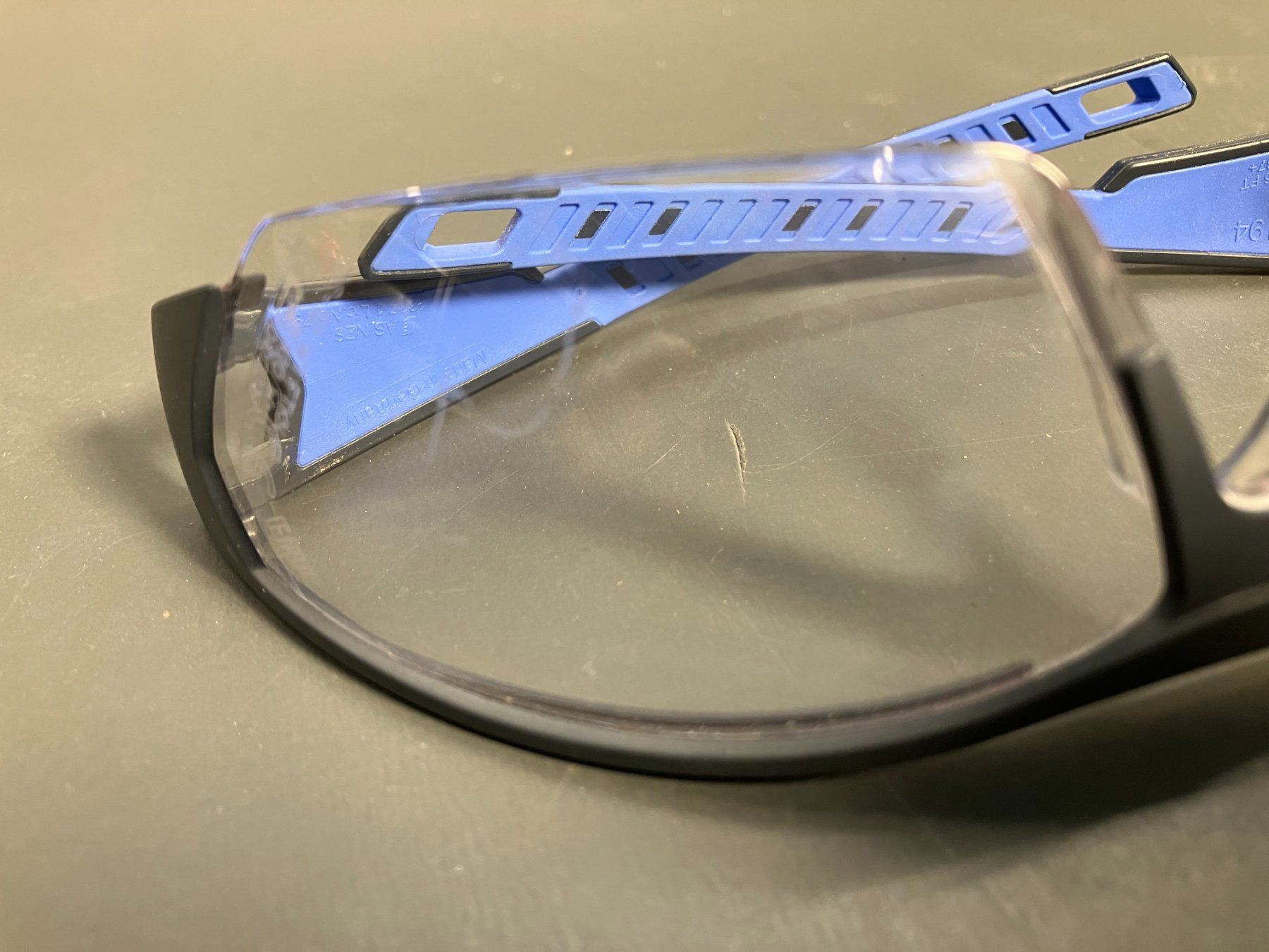 Uvex Occhiali & Lenti: gebr. UVEX - Schutzbrille ab 1.- – Usato da Lichtensteig venduto da Buy24International 4