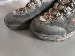 Lowa GoreTex Vibram Berg Wanderschuhe Leder schwarz 41