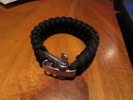 Herrenarmband kann geöffnet werden
