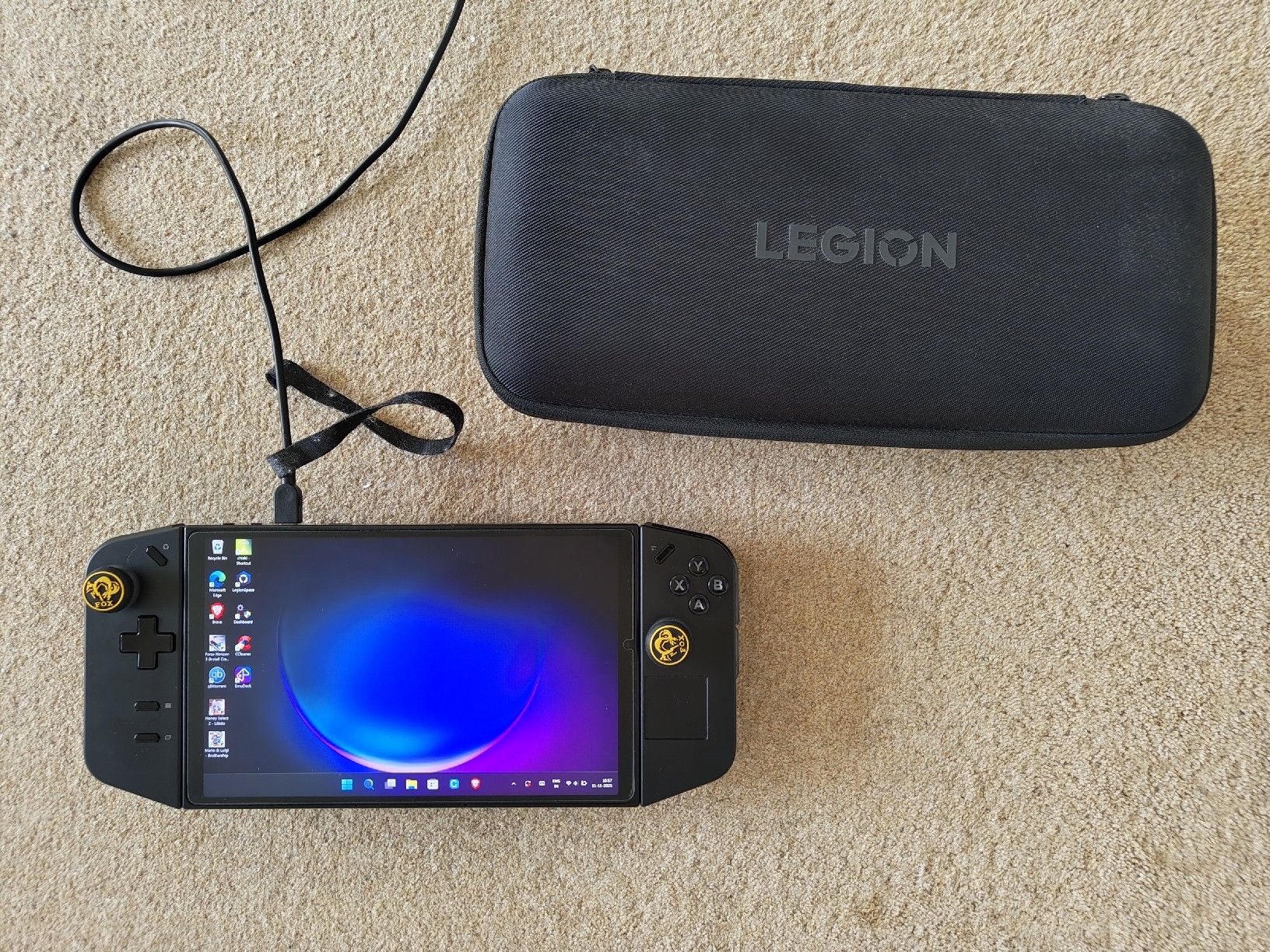 Lenovo Console: 2TB SSD - Lenovo Legion Go Handheld Gaming PC - Portable – Usato da Glattbrugg venduto da har_jgc7 2