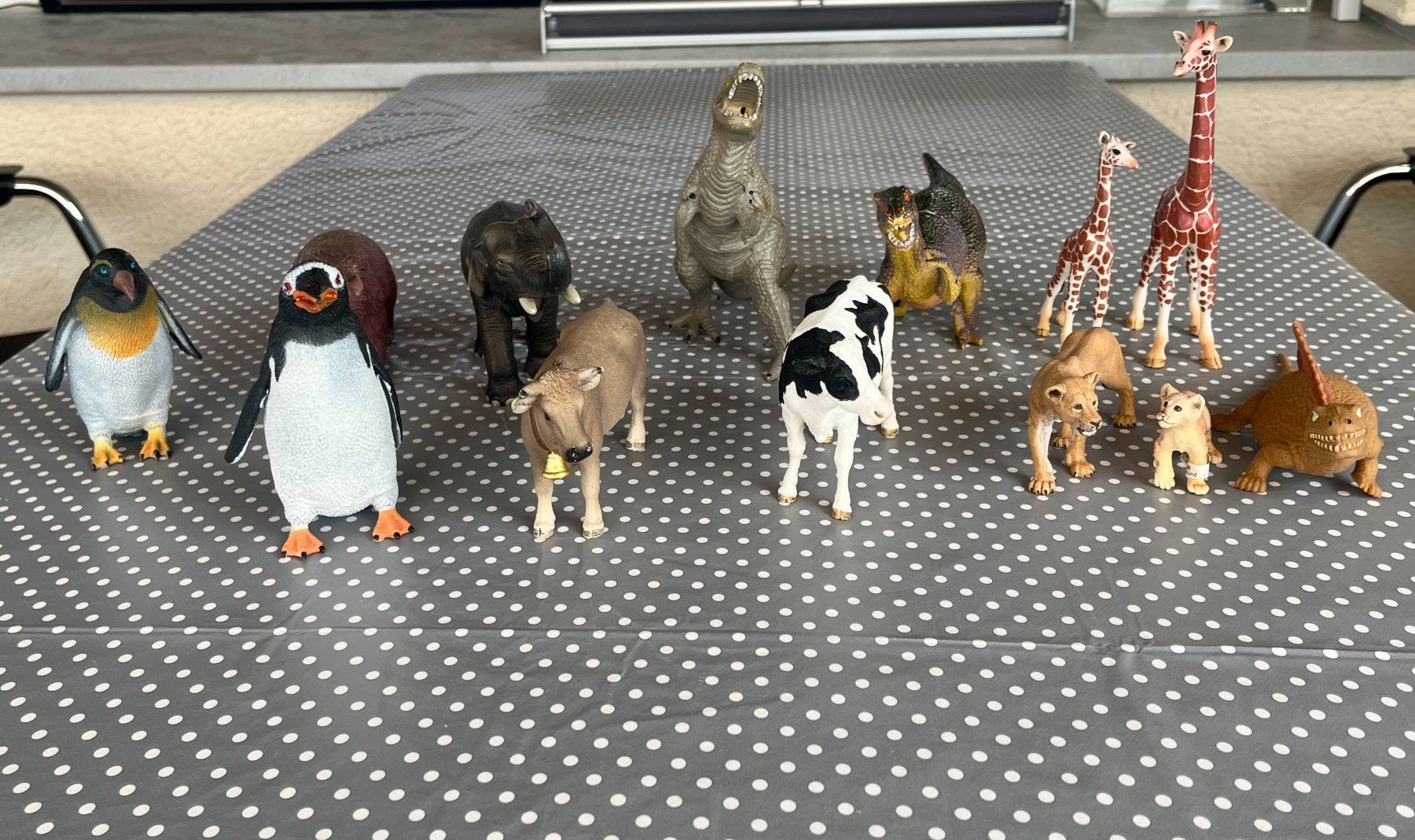 Spielzeuge: Tierfiguren Konvolut guter Zustand – Gebraucht aus Zürich von Dmbz 2