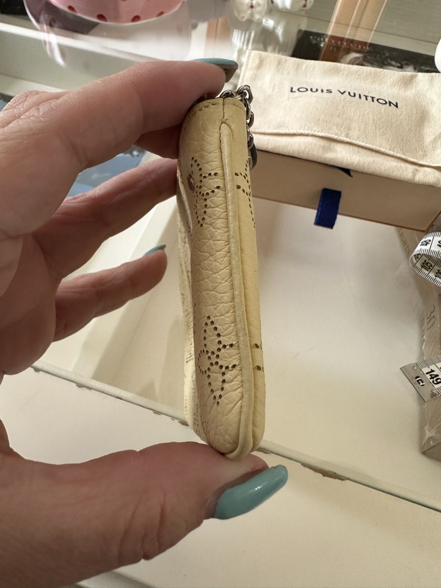 Louis Vuitton Portachiavi: Louis Vuitton porte cles mahina leather – Usato da Mendrisio venduto da ketolin 5