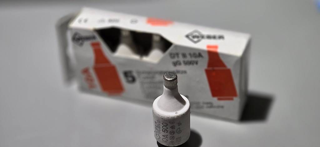 Alimentazione elettrica: Fusibles – Usato da Grandcour venduto da Yox
