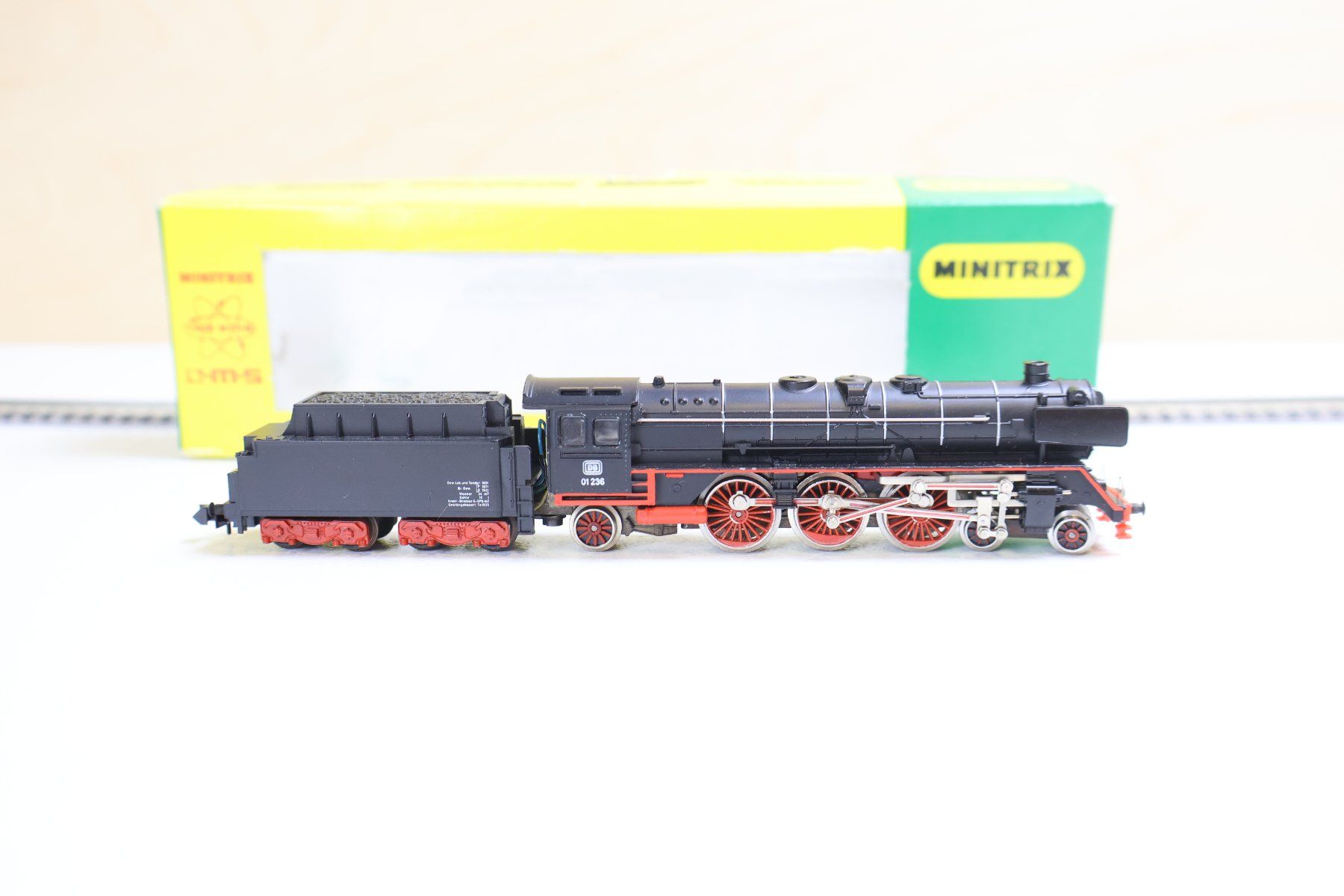 Trix Modellini di ferrovie: Minitrix EMS BR 01 grosse Dampflok 2100 - Spur N – Usato da Winterthur venduto da Monstera 1