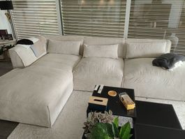 Sehr bequemes und grosszügiges Sofa zu verkaufen