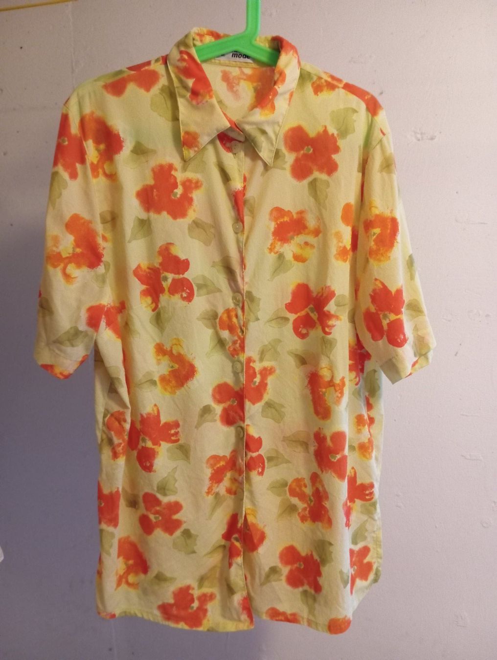 Blusen: Sommerliche Bluse Gr. 46, Bernhi-Mode, Blumenmuster – Gebraucht aus Brüttisellen von VideoGang
