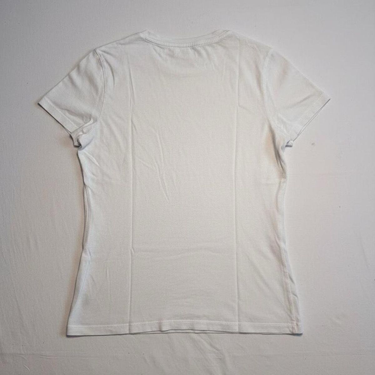 Tommy Hilfiger T-shirt: Tommy Hilfiger Essential White Tee - Clean Girl Basic 🤍 – Usato da Caviano venduto da reselleo21 6