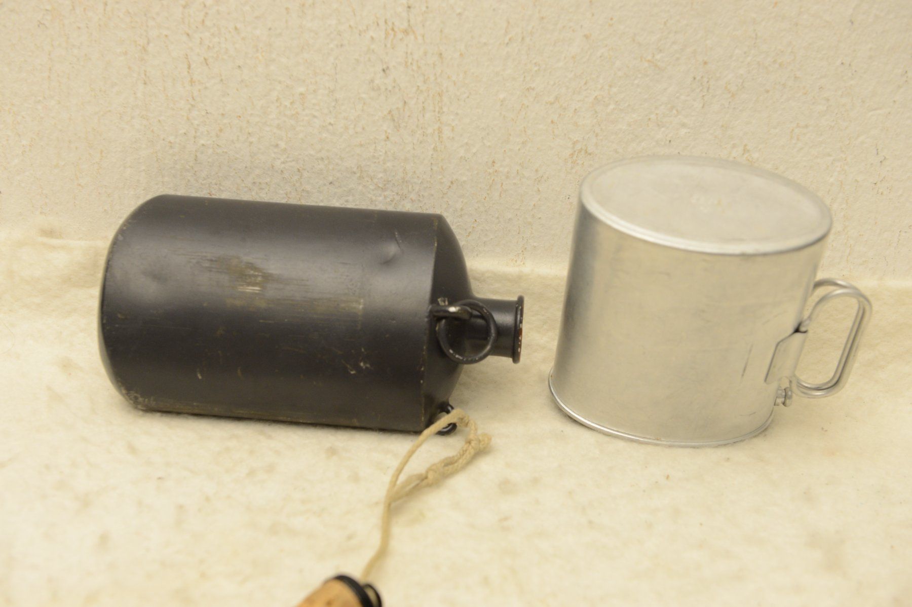 Schweizer Armee Attrezzatura & Pezzi di ricambio: Feldflasche mit Becher von der Schweizer Armee "JE69" – Usato da Sachseln venduto da Smatsch54 4