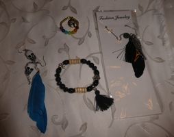 Lot de bijoux fantaisie : bracelets, boucles d'oreilles neuf