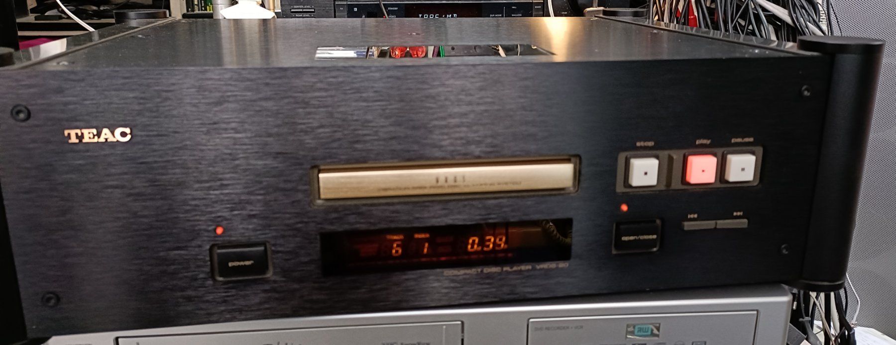 Teac Lettore multimediale & Streamer: CD PLAYER TEAC VRDS-2O TOP – Usato da Ittigen venduto da Norrelia
