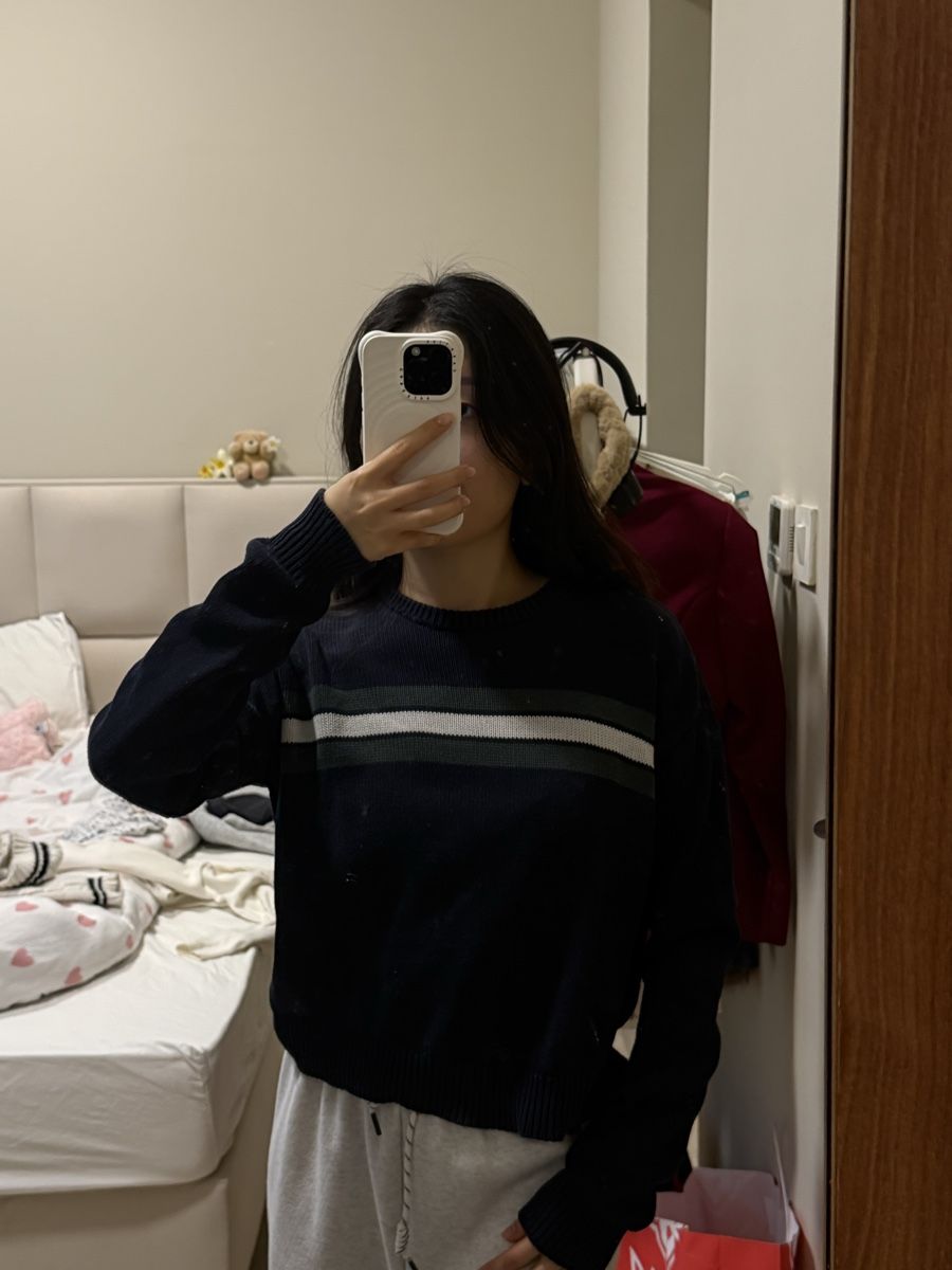 Brandy Melville Top: Brandy Melville Navy Striped Sweater – Usato da Zürich venduto da dam_t7hk 1