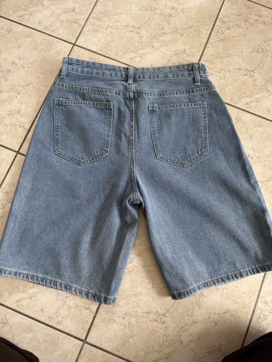 Shein Jeans: SHEIN pantaloncini corti   – Nuovo (secondo la descrizione) da Stabio venduto da mir_fer 1
