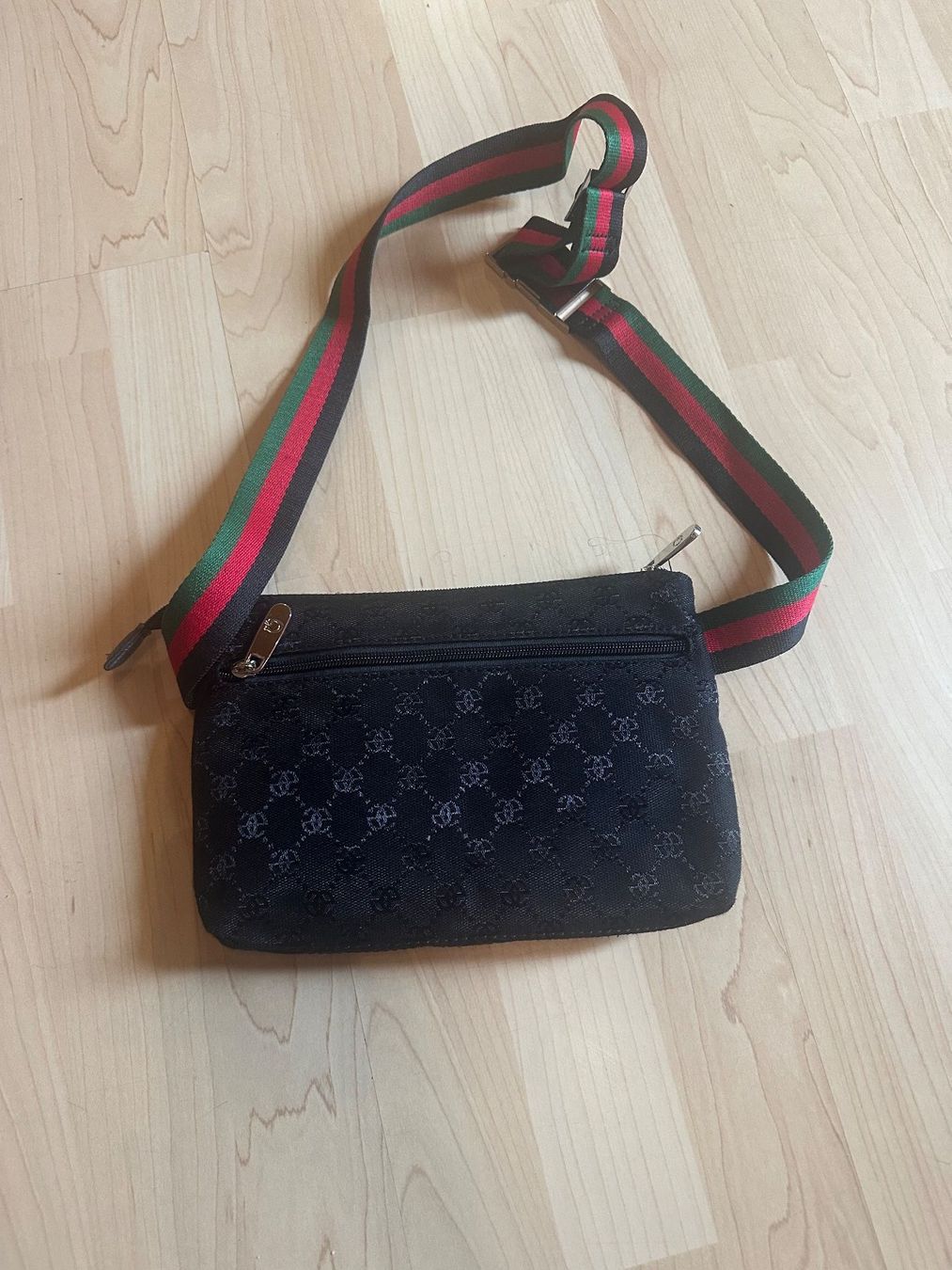 Taschen: Tasche – Gebraucht aus Zuzwil SG von Malou80