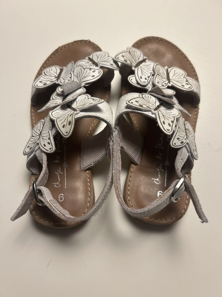 Next Schuhe für Mädchen: Ledersandalen von Next Gr. 27 – Gebraucht aus Erlenbach ZH von milalond 1