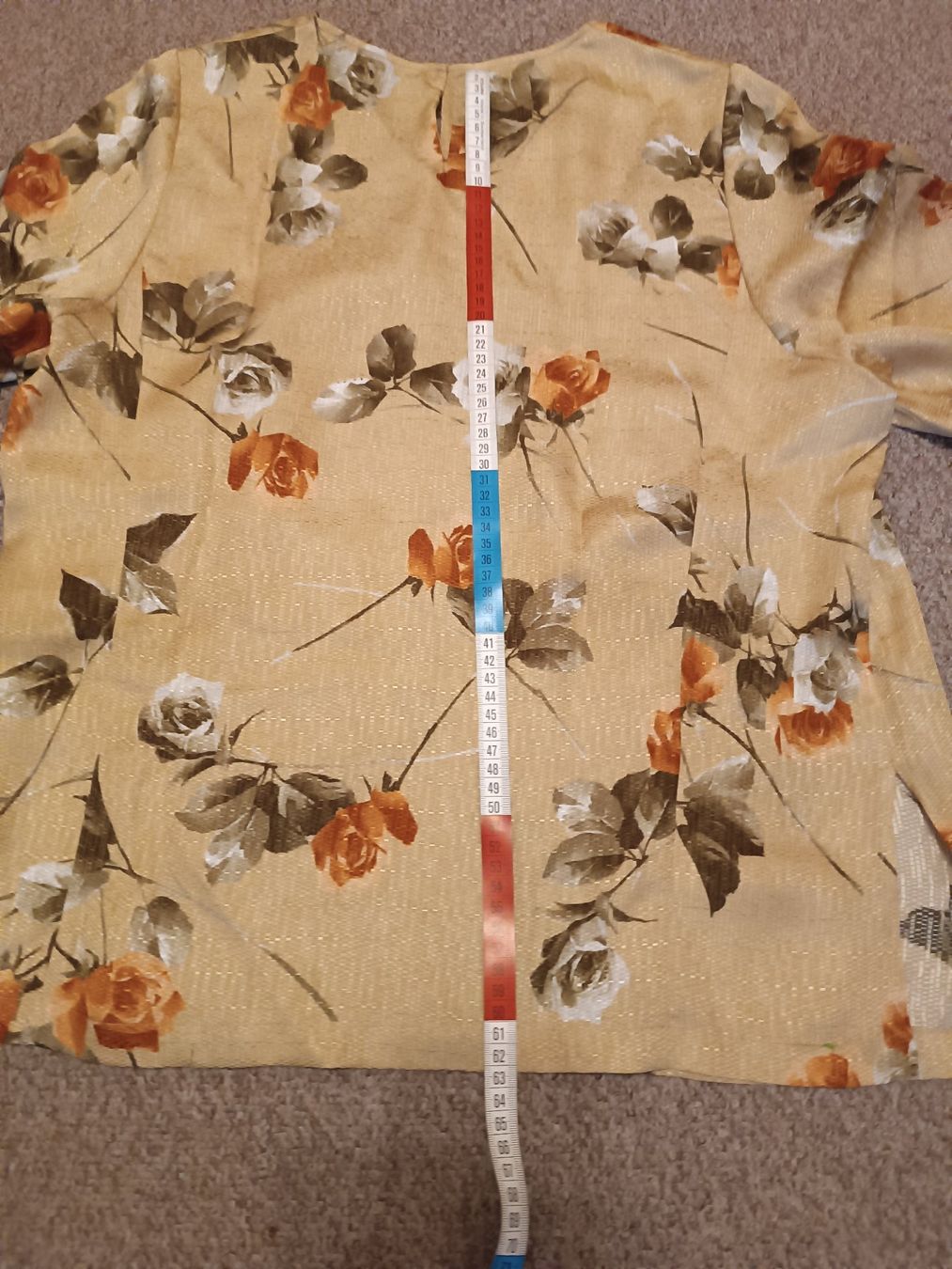Top: Seiden Top beige mit Rosen – Nuovo (secondo la descrizione) da Horn venduto da sonjamenzi 3
