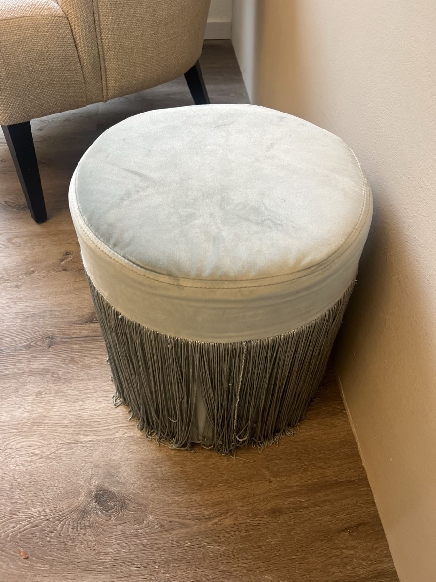 Hocker: Runder Hocker / Pouf mit Fransen – Gebraucht aus Zürich von R1908 1