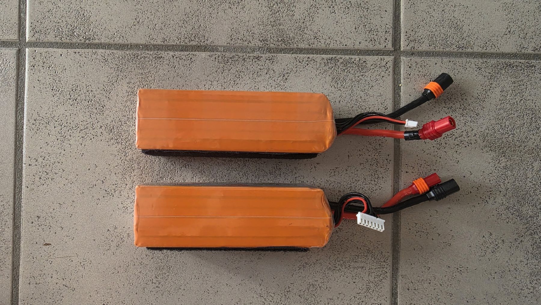 Modellismo RC: Akkus Lipos 2× 6S 5200mAh 80C – Usato da Neuenhof venduto da nightflight.81 1